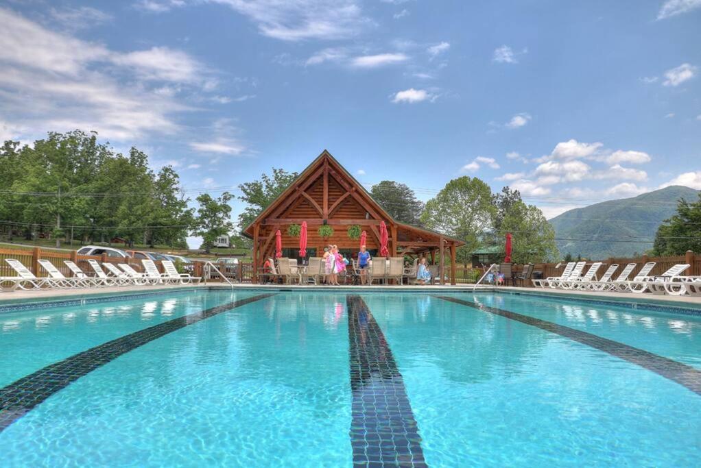 Private Smoky Mountain Luxury Log Home With 2 Fireplaces, Hot Tub & Community Pool Sevierville Buitenkant foto